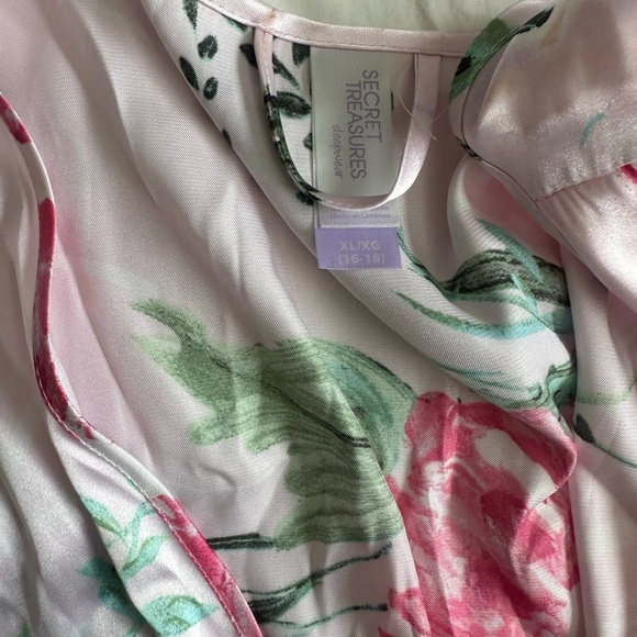 Robe - Picture 3 of 5